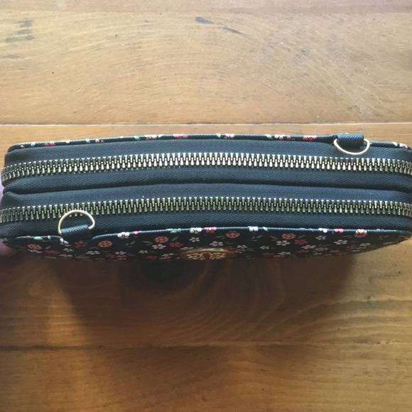 New Floral Wristlet/Wallet - Picture 5 of 6